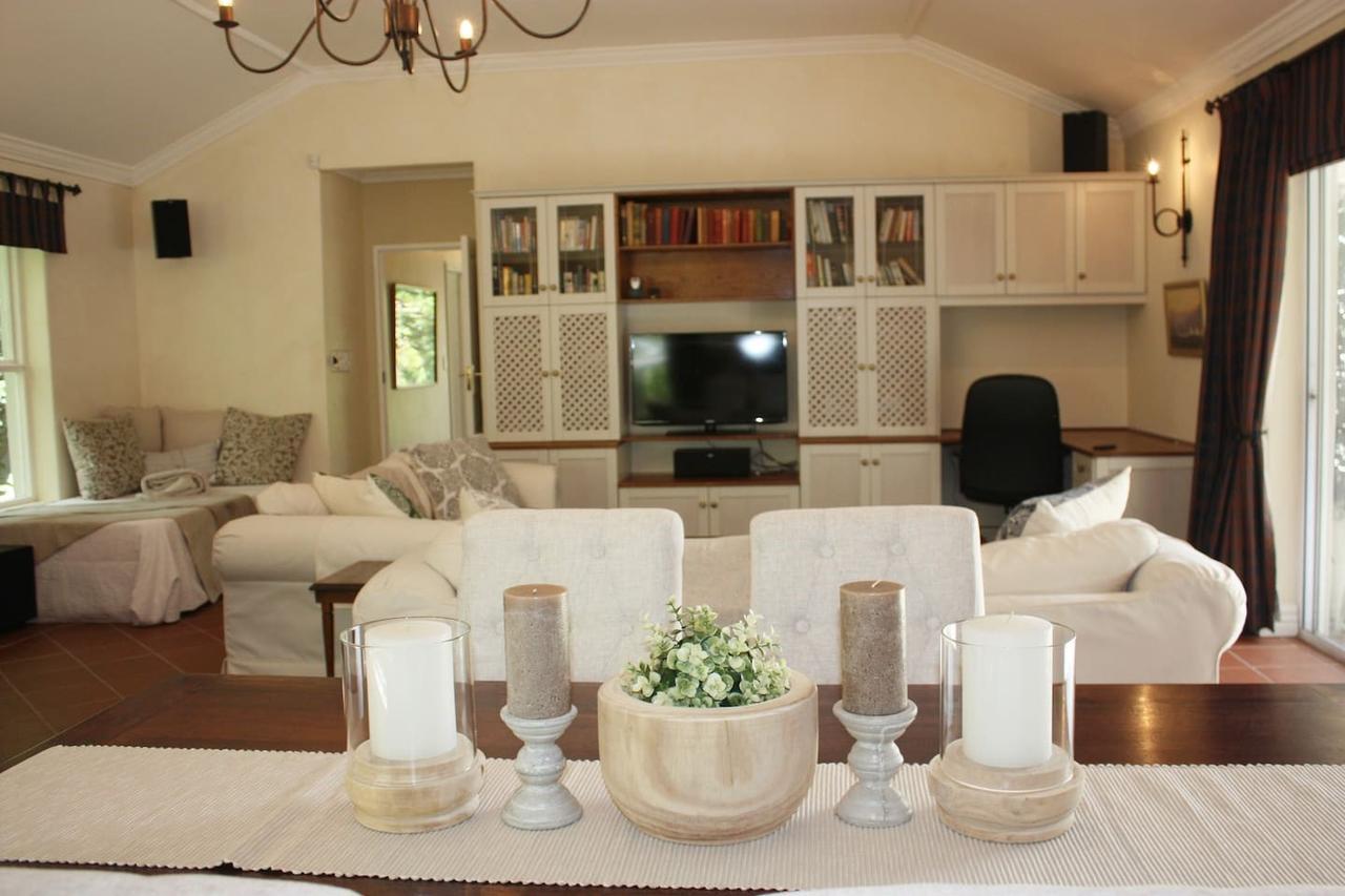Camelot In Constantia Bed & Breakfast Кейптаун Екстериор снимка