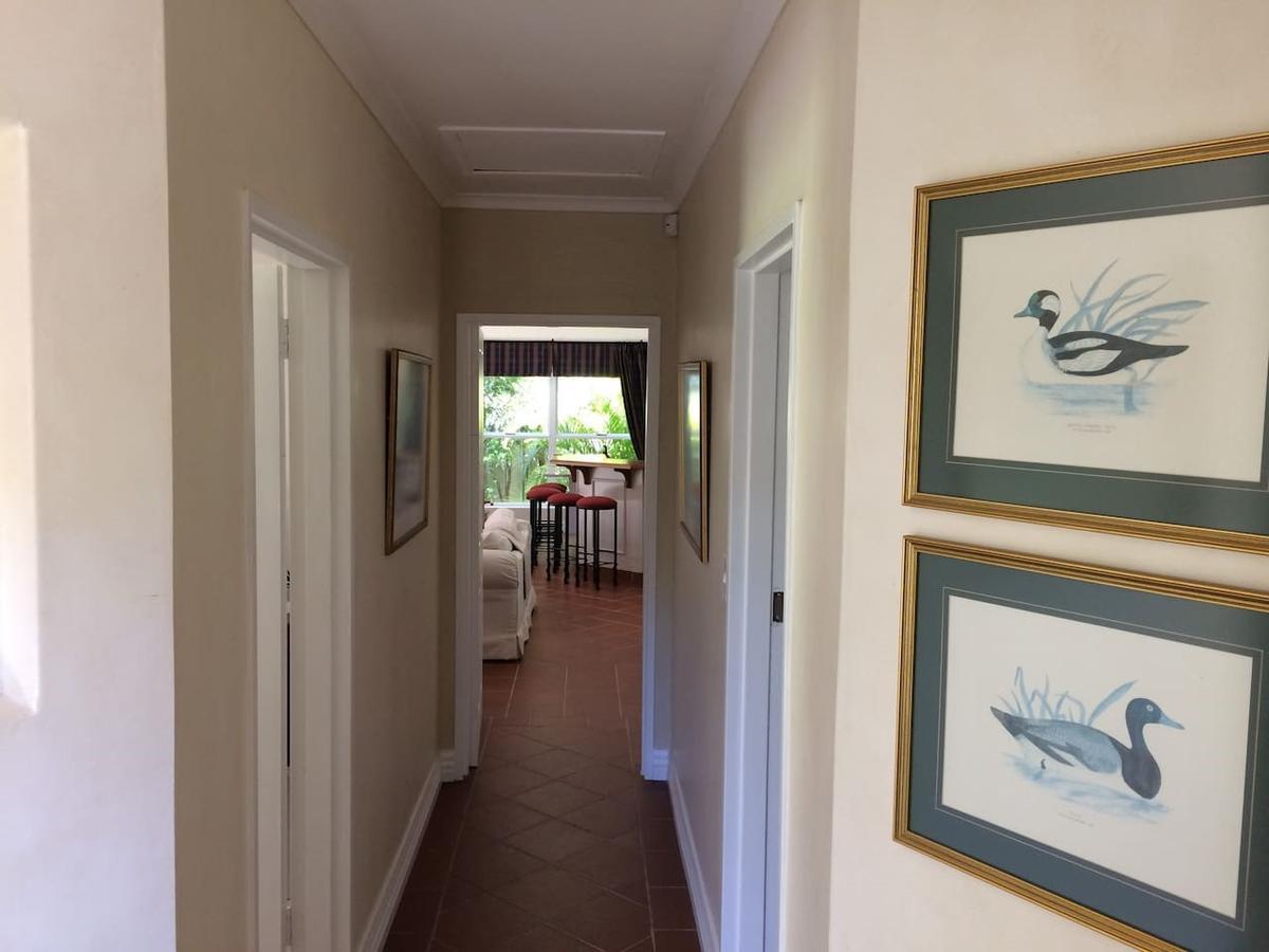 Camelot In Constantia Bed & Breakfast Кейптаун Екстериор снимка