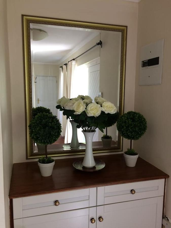 Camelot In Constantia Bed & Breakfast Кейптаун Екстериор снимка