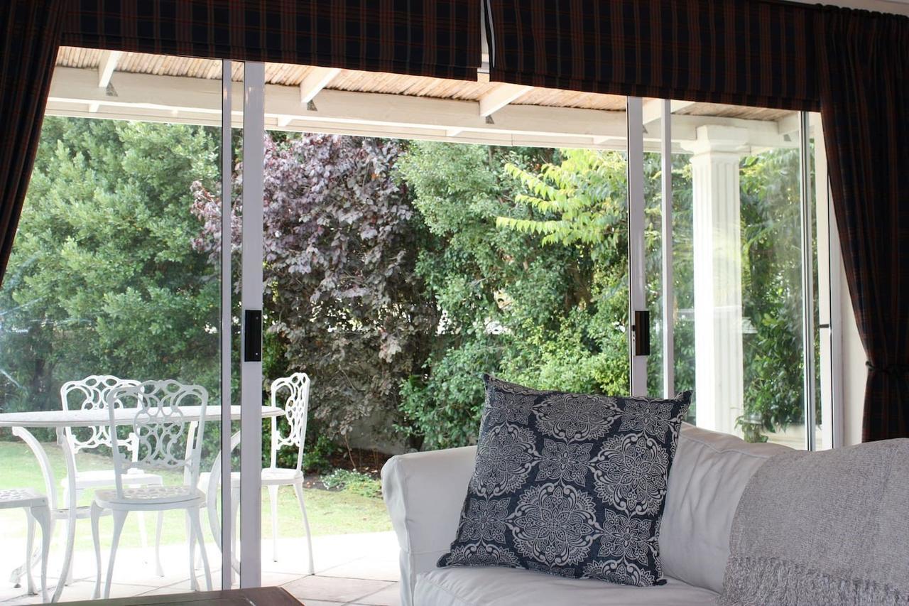 Camelot In Constantia Bed & Breakfast Кейптаун Екстериор снимка