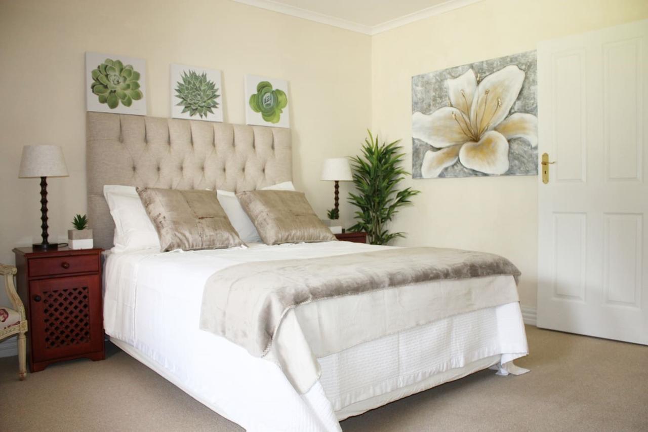 Camelot In Constantia Bed & Breakfast Кейптаун Екстериор снимка