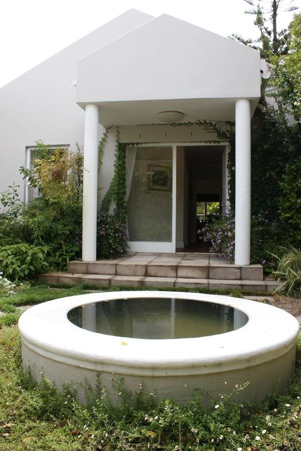 Camelot In Constantia Bed & Breakfast Кейптаун Екстериор снимка