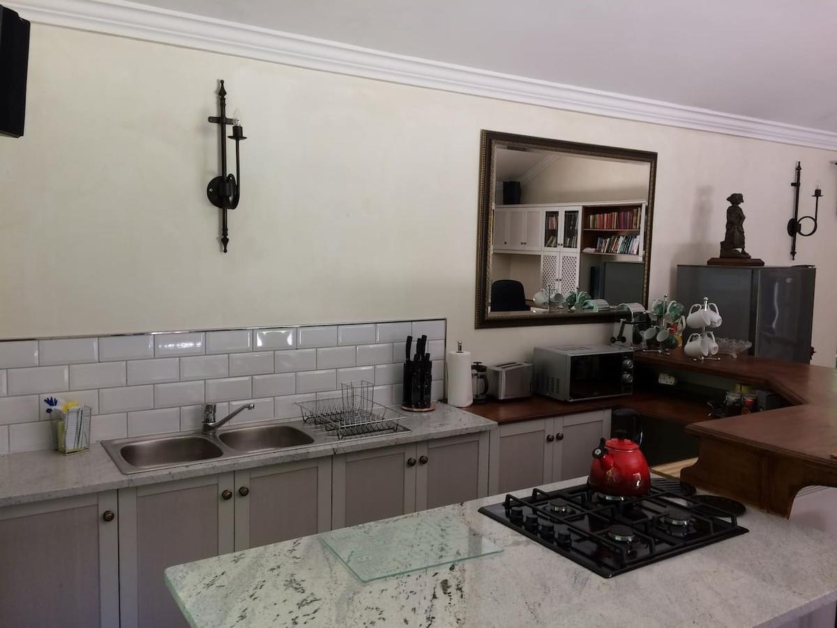 Camelot In Constantia Bed & Breakfast Кейптаун Екстериор снимка